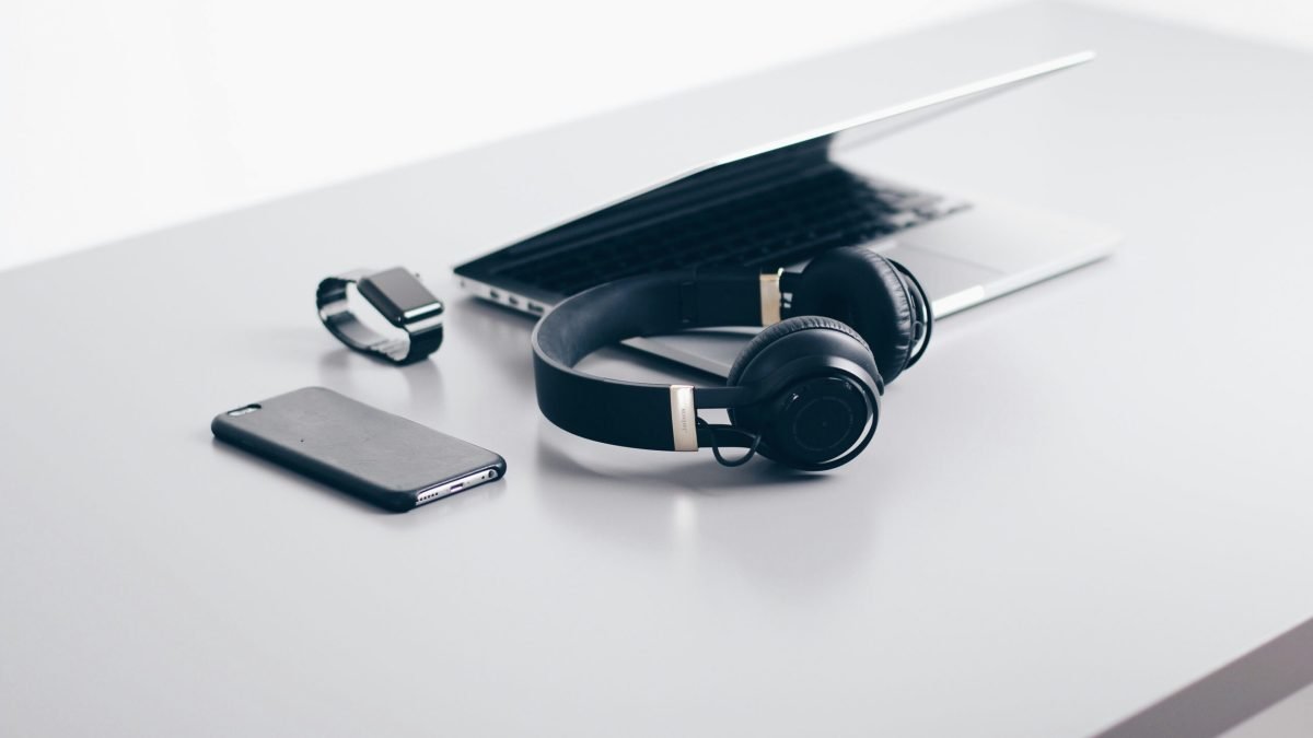 christopher-gower-_aXa21cf7rY-unsplash